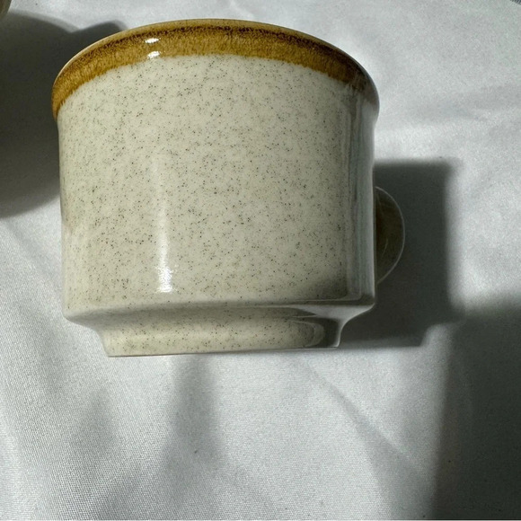 Set of 2 Vintage Mikasa Stone Manor F5800 Coffee Mugs Japan  Tan with Brown Rim - Picture 3 of 7